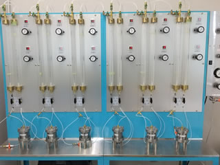 低透水性材料の透水試験装置